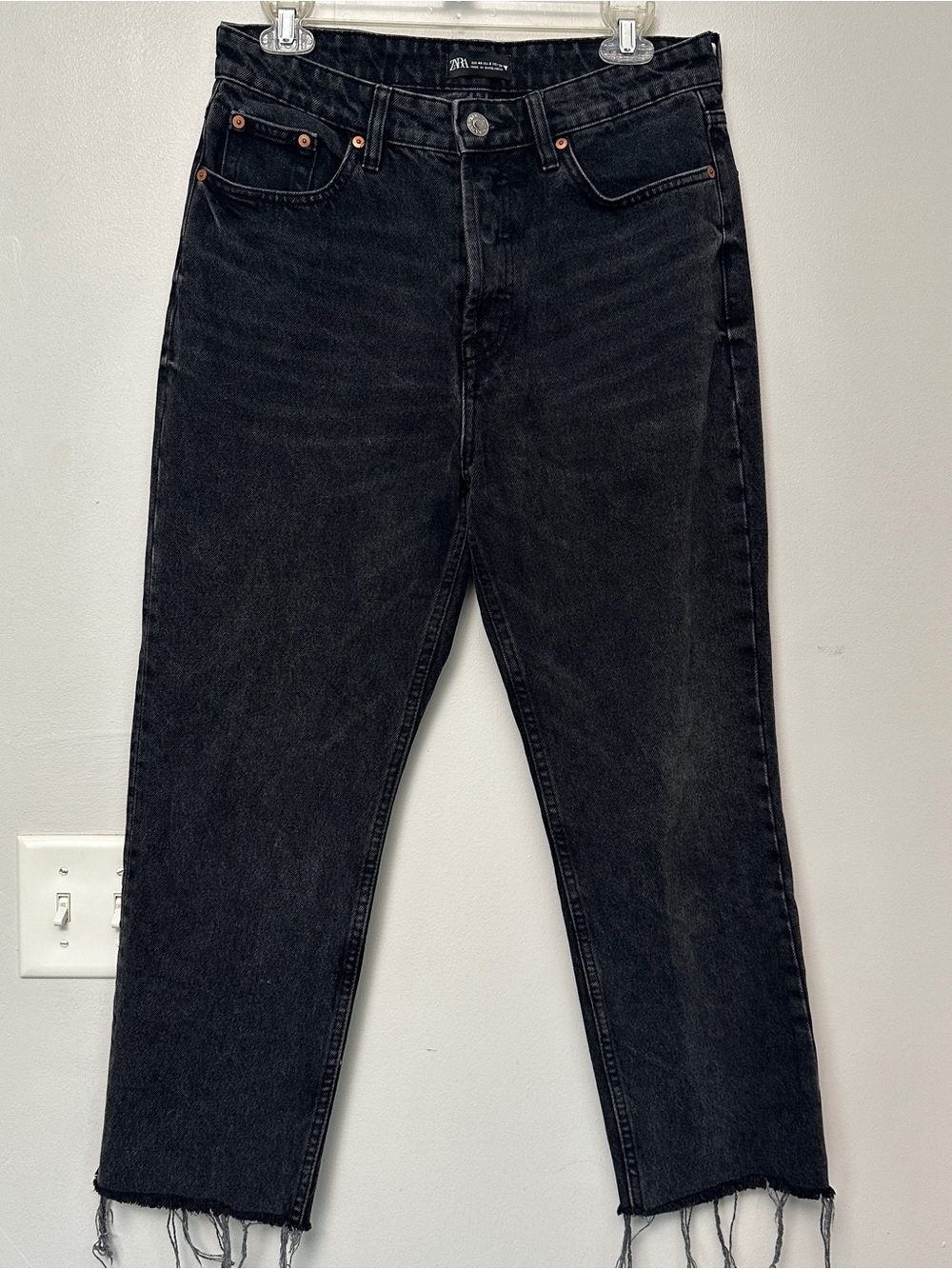 Zara Black Cropped Raw-Hem Jeans
